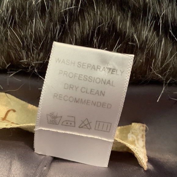 𝅺francesca’s Faux Fur Vest Gray & Dark Gray Striped Women’s Size Small - Picture 8 of 11